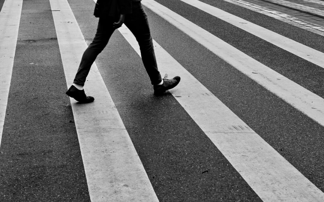 HOW PEDESTRIANS CAN STAY SAFE AND AVOID ACCIDENTS